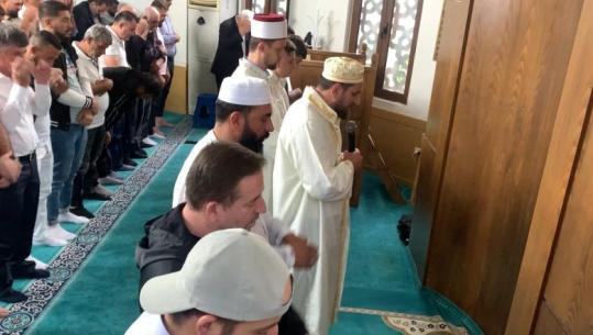 Falja e namazit të Kurban Bajramit në Lezhë, mesazhe solidariteti dhe dashurie mes besimtarëve