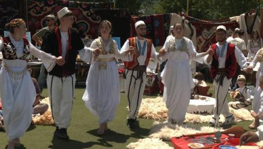 Kukës/ Shkolla e Bashkuar në Bushtricë zhvillon panairin 'Traditë, Kulturë dhe Histori'! Nxënësve iu bashkohen banorë të zonës dhe turistë
