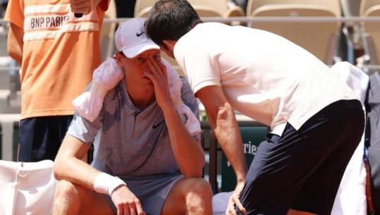 Jannik Sinner i dërrmuar nga vapa, Cerundolo e përmbys 2-3 dhe e eliminon nga Roland Garros! Italiani ndal ndeshjen, vjell mes seteve