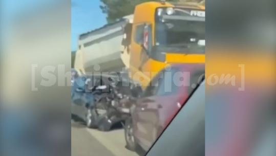 Aksident rrugor në aksin Elbasan-Peqin, plagoset rëndë shoferja