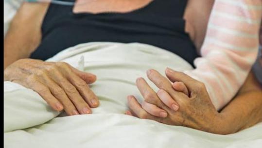 Mjekët befasohen nga rezultatet e ilaçit të ri kundër kancerit të pankreasit, pilula dyfishon mbijetesën e pacientëve të sëmurë