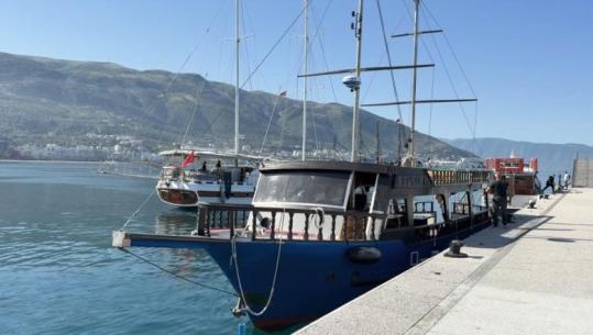 Operatorët e anijeve turistike protestojnë në Vlorë: Mungesa e kalatës pengon transportin e turistëve 