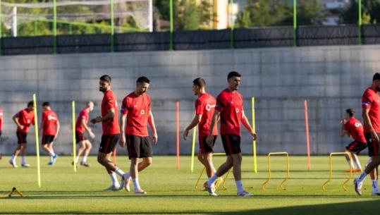 Kombëtarja nis përgatitjet për miqësoret ndaj Izraelit dhe Luksemburgut, zhvillon seancën e parë stërvitore në ‘Shtëpinë e Futbollit’