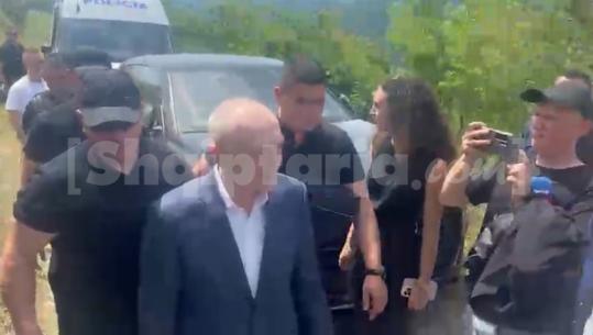 Ilir Meta lë përkohësisht burgun, mbërrin në Skrapar për varrimin e të atit! Do të marrë pjesë edhe në pritjet për ngushëllim të mërkurën