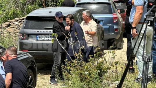 Deputetët demokratë dhe Ervin Salianji marrin pjesë në varrimin e babait të Ilir Metës