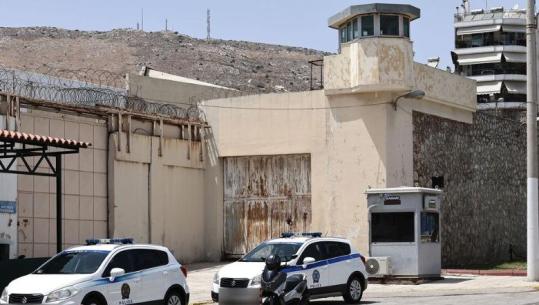 48 vjeçari i dënuar për drogë arratiset nga burgu i Koridhalos në Greqi, arrestohen dy punonjës