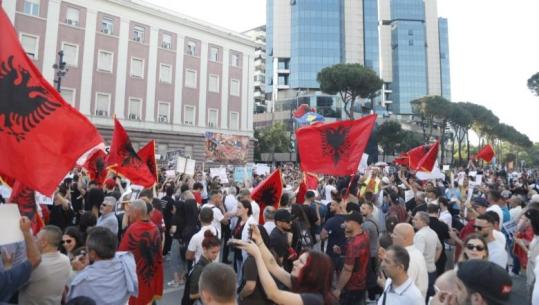 Mero Baze: Tre debate të panevojshme për protestën