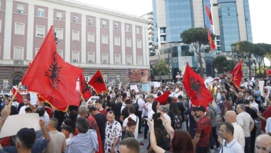 Protestë në Tiranë kundër resortit në Zvërnec! Rama thirrje për bashkëbisedim: Mblidhuni 20 vetë, të flasim! Protestuesit: S’ka dialog