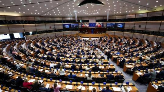 Komiteti për Politikë të Jashtme i PE-së: Kriza politike në Kosovë mund të rezultojë me humbje financiare