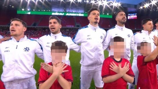 Tifozët e Kombëtares fërshëllejnë himnin e Izraelit në 'Air Albania'