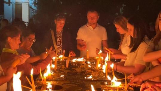 Festa e Shën Joan Vladimirit mbledh qindra pelegrinë, lutje dhe ndezje qirinjsh në Shijon të Elbasanit