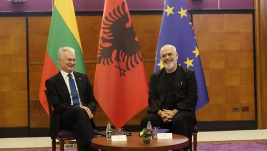 Kryeministri Rama pret në takim Presidentin e Lituanisë, në fokus forcimi i marrëdhënieve mes 2 shteteve dhe procesi i anëtarësimit të Shqipërisë në BE