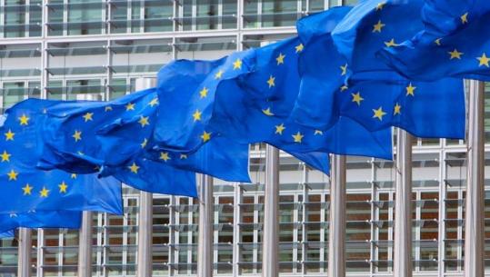 Pastrimi i parave, Komisioni Europian i tërheq vëmendjen Greqisë: Nuk po zbaton plotësisht rregullat e BE-së