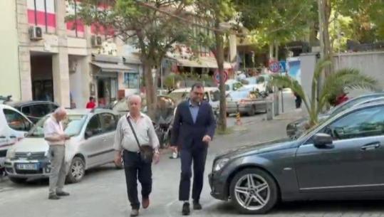 Drejtori i Hekurudhës Ergys Verdho paraqitet në SPAK, shoqërohet nga avokati