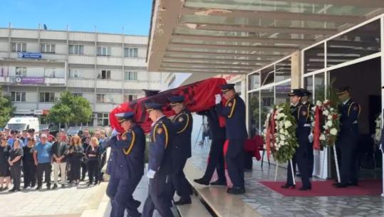 U vra në krye të detyrës, kolegë e familjarë i japin lamtumirën mes lotësh policit Mekolli