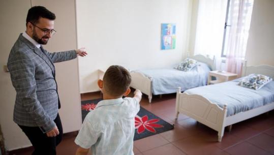  Avokati i Popullit inspekton Shtëpinë e Fëmijëve 'Zyber Hallulli', kërkon ndërhyrje për fëmijët e rrugës: Shfrytëzohen para Kuvendit