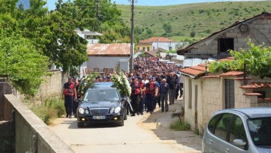 Efektivi Enea Mekolli përcillet në banesën e fundit, të pranishëm Lamallari e Hita