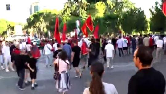 ‘Me pankarta dhe flamuj në duar’, qytetarët në ditën e 6-të të protestës për Zvërnecin