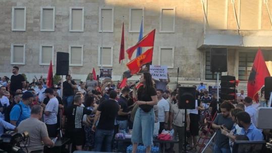 'Nuk ndalemi', njoftimi i protestueses para Kryeministrisë: Të shtunën mblidhemi në Vlorë dhe Tiranë
