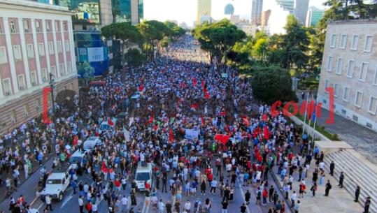 LIVE TV- ‘Atdheu nuk është në shitje’, banorët 6 ditë protestë kundër resortit në Zvërnec: Shqipëria është e jona