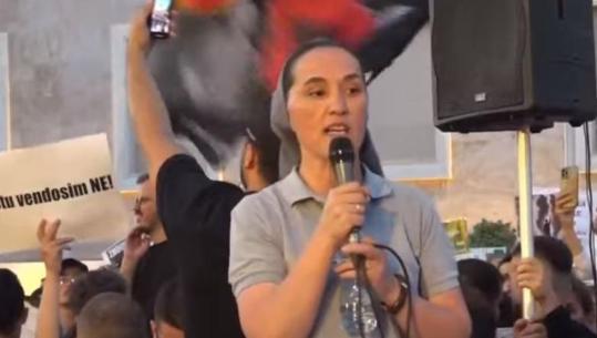 Murgesha mesazh politikanëve nga protesta për Zvërnecin: Shqiptarët më në fund nuk janë më spektatorë