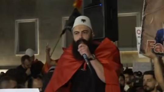 Protestuesi para Kryeministrisë: Nuk harrojmë Gërdecin dhe 21 Janarin! Saliu nuk iku edhe pasi vrau njerëz