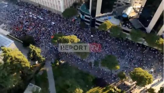 6 ditë në shesh kundër resortit në Zvërnec, qytetarët thirrje diasporës: Rezistencë, s’ka negociata për tokën shqiptare! Ripërsërisin 5 kërkesat, protestë edhe në 6 qytete (PAMJE ME DRON)