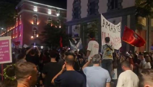 Protesta për Zvërnecin, protestuesit në kor: Arresto Belindën