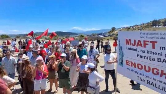 LIVE TV- ‘Narta është e jona’, protestë në Zvërnec kundër ndërtimit të resortit! Qytetarët: Jemi për t’i dhënë zë flamingove, të anulohet projekti 