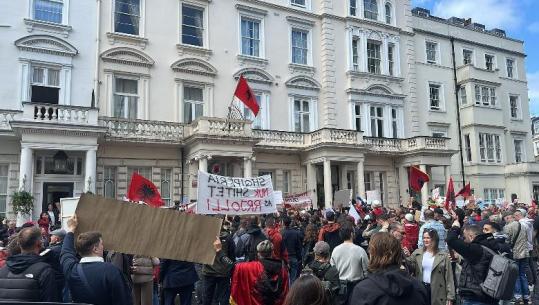  Zvërneci, shqiptarët në Britaninë e Madhe protestë para ambasadës shqiptare