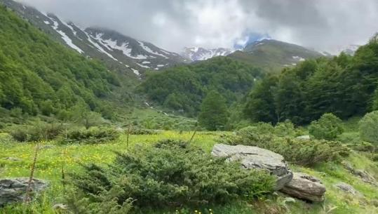 Kosovë/ Një nga destinacionet më mbresëlënëse, Bjeshkët e Sharrit ende nën petkun e dëborës