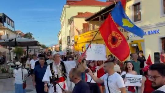 ‘Çohuni nga kafja’, qytetarët thirrje në pedonalen e Shkodrës për t’iu bashkuar protestës