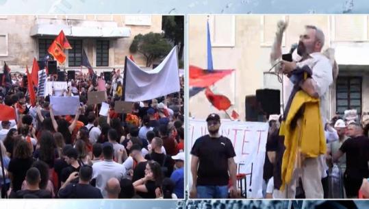 Protesta për mbrojtjen e Zvërnecit/ Protestuesi: O njerëz godina e kryeministrisë duhet shembur, Ram e keqja më e madhe e këtij vendi