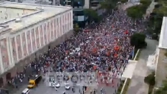 ‘Zvërneci’, qytetarët 1 javë në shesh: Dorëheqje, kauza jo vetëm për flamingot! Të rinjtë nga Kosova: Jemi me ju! Protestë edhe në qytete të tjera (VIDEO+FOTO)