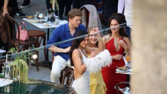 Dua Lipa dhe Callum Turner i thonë sërish ‘po’ njëri-tjetrit në Bagheria: festë sekrete në Villa Valguarnera, Elton John dhe Donatella Versace mes të ftuarve, ndërsa qarkullojnë zëra për praninë e Madonna-s