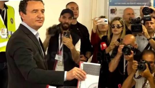 Zgjedhjet në Kosovë, Albin Kurti hedh votën dhe u bën apel qytetarëve: Sot vendosin ata që votojnë