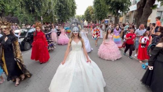 Korça në festë! Festivali i Karnavaleve çel sezonin veror, kulmon me paradën madhështore