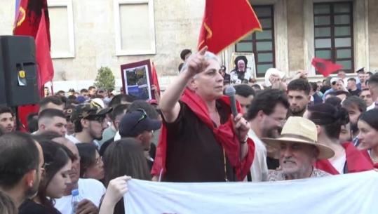 Shkodrania nga protesta kundër resortit të Zvërnecit: Emigrimi nuk është zgjidhje, mos e lëshoni Shqipërinë, boll na kanë vjedhur