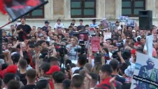 Protestuesja i përgjigjet Ramës: Nuk ikim nga këtu pa të larguar ty! The se po prishim turizmin, por po na njeh gjithë bota