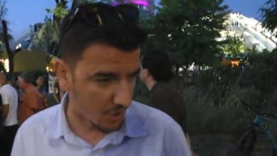 ‘Vriteni frikën!’ Protestuesi thirrje atyre që s’janë të pranishëm: Bashkohuni me ne!