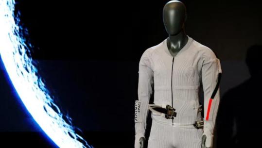 Astronautët veshin… Prada! Shtëpia e modës bashkëpunon me NASA-n për të krijuar kostumin hapësinor