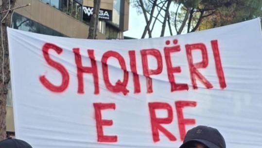 Fatos Çoçoli: Protestuesit, përcjellës mesazhi shprese apo zhurmues të jetës urbane?
