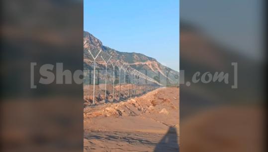 Resorti luksoz i Bashkim Ualjt, Rrjolli rrethohet me tela me gjemba! Banorët thërrasin protestë të shtunën
