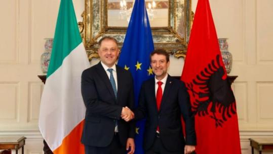 Hoxha takon ministrin irlandez për Çështjet Europiane: Mbështetje për zgjerimin e BE-së dhe rrugën e Shqipërisë drejt anëtarësimit
