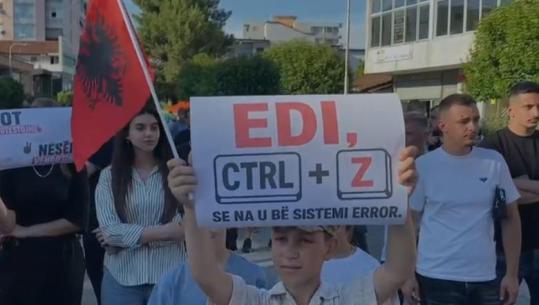 Me flamuj dhe pankarta kundër Ramës, nis protesta qytetare në Fushë Krujë