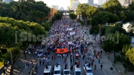 LIVE TV - Protesta për Zvërnecin, qytetarët thirrje për dorëheqjen e Ramës para kryeministrisë: Qeveri tranzitore!