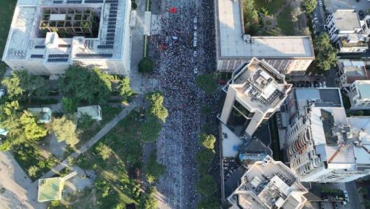 LIVE TV - Protesta për Zvërnecin, qytetarët thirrje për dorëheqjen e Ramës para kryeministrisë: Qeveri tranzitore!