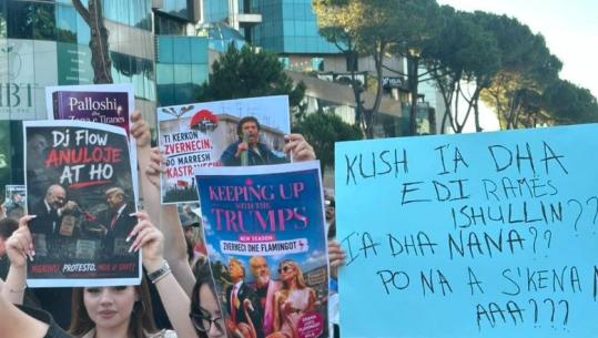 FOTOT/ ‘Parada’ e pankartave, çfarë idesh solli dita e 10-të e protestës