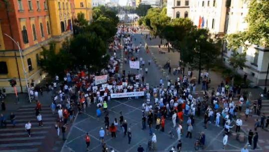 LIVE - Zvërneci/ Sot protestë mbarëkombëtare në Tiranë, nis marshimi drejt kryeministrisë