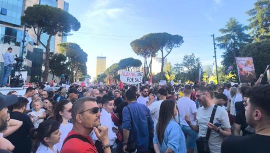 LIVE TV- Zvërneci/ Sot protestë në Tiranë, qytetarët mblidhen para kryeministrisë